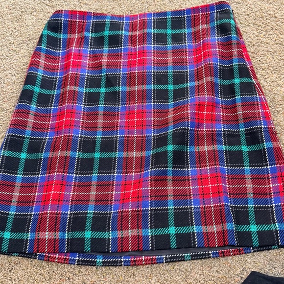 Talbots Dresses & Skirts - Talbots Wool mixed Plaid Pencil Skirt Red Green Blue Size 6 Holiday Classic